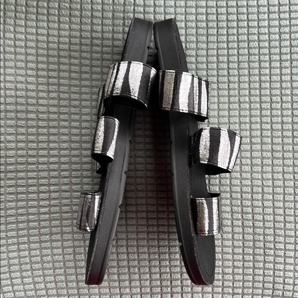 Zebra Print Slides - Picture 2 of 4